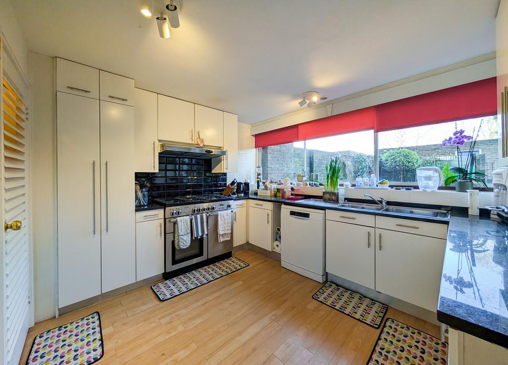 House in Richmond, St Margarets - More