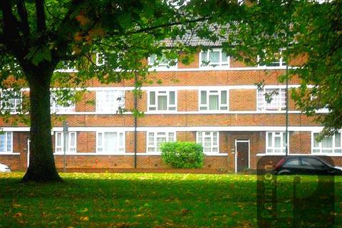 2 bedroom flat to rent, Beverley Drive, Queensbury, HA8