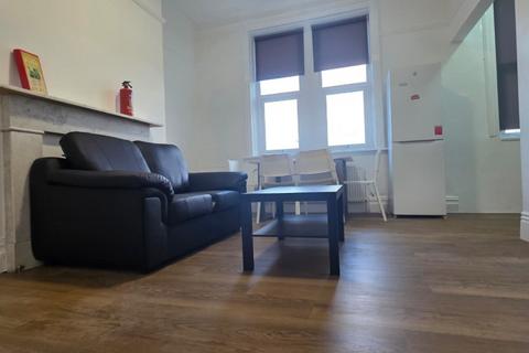 1 bedroom flat to rent, Cardigan Road, Hyde Park, Leeds, LS6 3AE