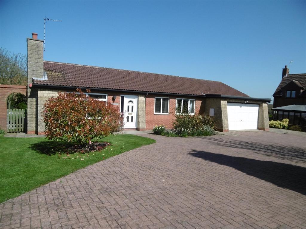 Lodge Lane, Upton, Gainsborough, DN21 5NW 3 bed detached house £265,000