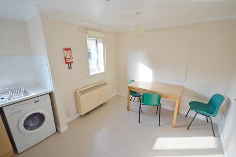 2 bedroom flat to rent, St Christopher's Close, Chichester, PO19