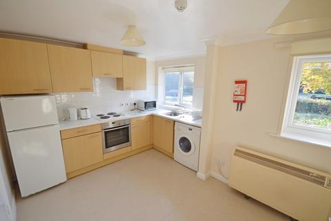 2 bedroom flat to rent, St Christopher's Close, Chichester, PO19