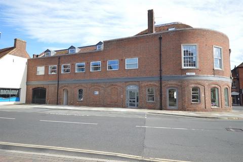2 bedroom flat to rent, Unicorn House, Eastgate Square, Chichester, PO19
