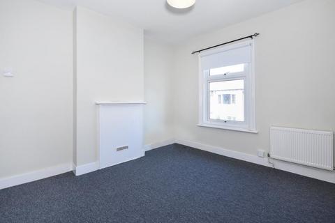 3 bedroom end of terrace house to rent, Cumberland Road,  Reading,  RG1