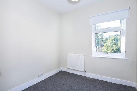 3 bedroom end of terrace house to rent, Cumberland Road,  Reading,  RG1