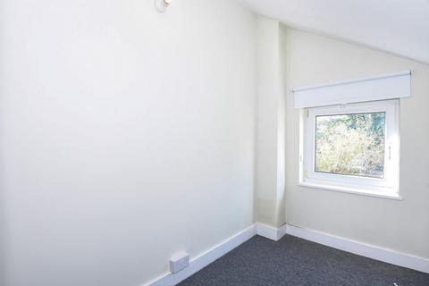 3 bedroom end of terrace house to rent, Cumberland Road,  Reading,  RG1