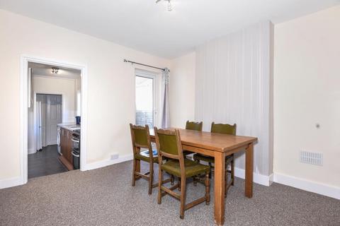 3 bedroom end of terrace house to rent, Cumberland Road,  Reading,  RG1