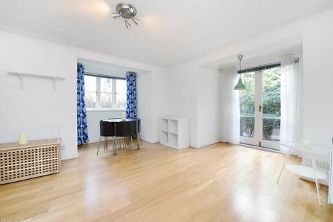 Studio to rent, Brompton Park Crescent, Seagrave Road SW6