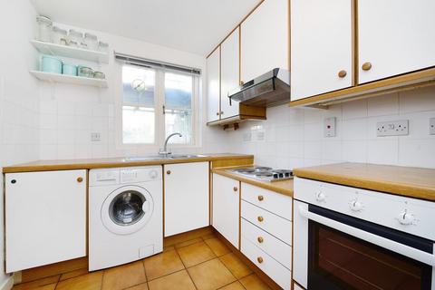 Studio to rent, Brompton Park Crescent, Seagrave Road SW6