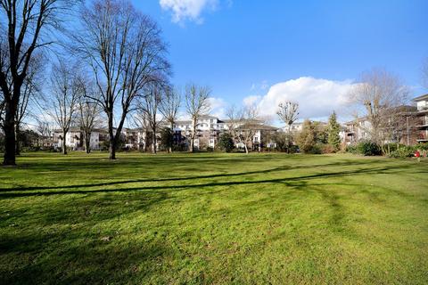 Studio to rent, Brompton Park Crescent, Seagrave Road SW6