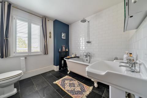 25 Newdigate Road, Harefield, Uxbridge, UB9 6EH