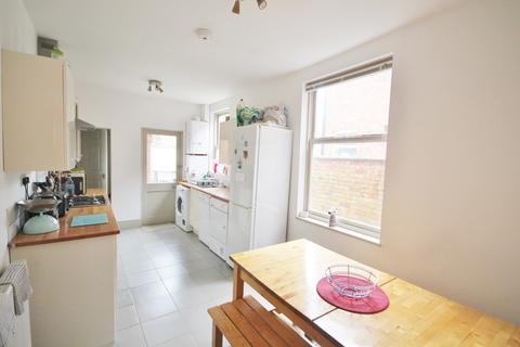 4 bedroom terraced house to rent, Harrow Road, West End, Leicester LE3