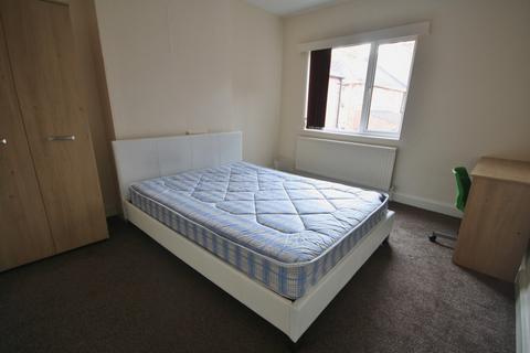 2 bedroom flat to rent, Fosse Road South, West End, Leicester LE3