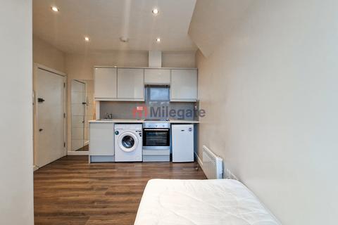 Studio to rent, High Road, London N15