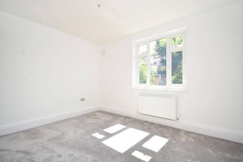 4 bedroom flat to rent, Jebb Avenue, London SW2