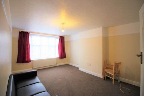 2 bedroom flat to rent, Carshalton Road, Carshalton SM5