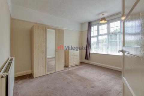 2 bedroom flat to rent, Carshalton SM5