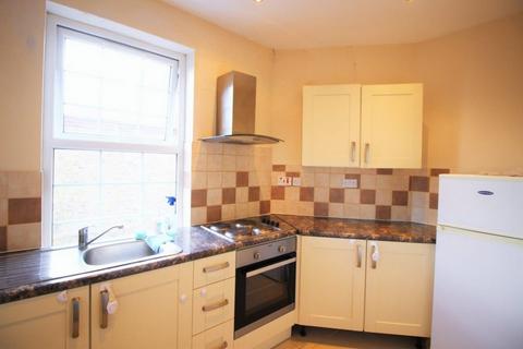 2 bedroom flat to rent, Deptford High Street, London SE8