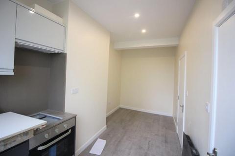 Studio to rent, High Street, London SE25