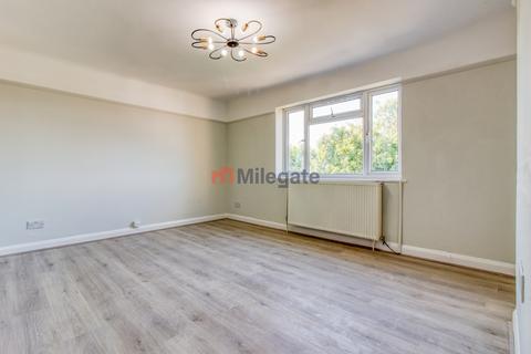 2 bedroom flat to rent, Angel Hill, London SM1