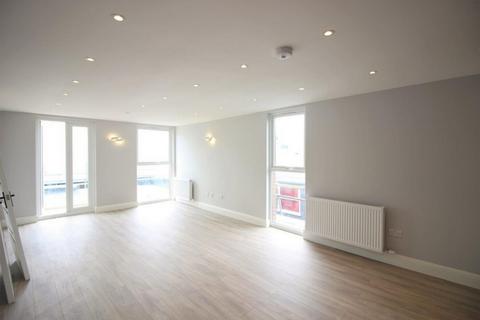 2 bedroom flat to rent, High Street, London SM1