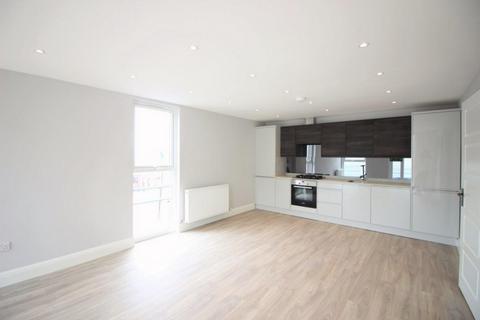 2 bedroom flat to rent, High Street, London SM1