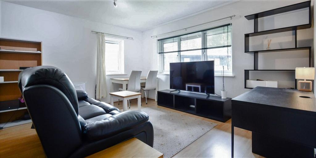 Apartment in E14 - More