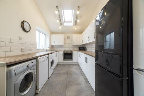 7 bedroom semi-detached house to rent, Filey Road M14