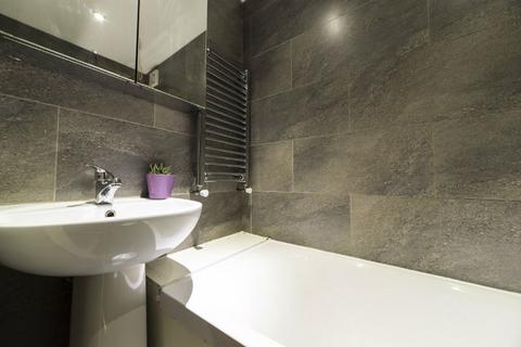 7 bedroom semi-detached house to rent, Filey Road M14