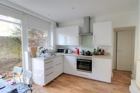 1 bedroom flat to rent, Charlton Road, SE3