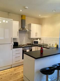 2 bedroom apartment to rent, Wynnstay Grove  Manchester