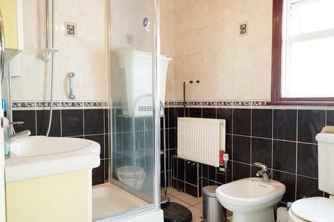 1 bedroom in a house share to rent - Huddlestone Road, London, NW2