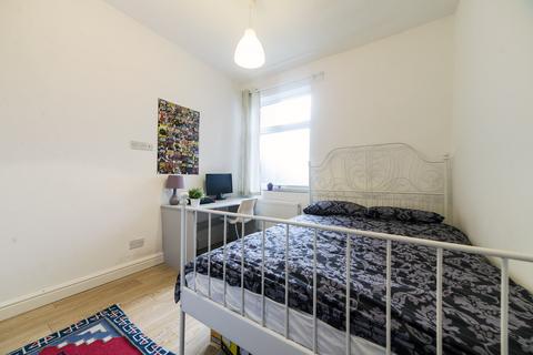 7 bedroom terraced house to rent, Whitby Road    M14