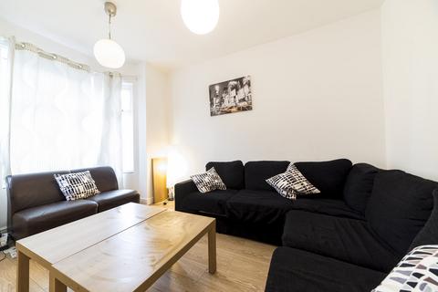 7 bedroom terraced house to rent, Whitby Road    M14