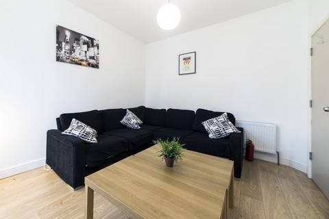 7 bedroom terraced house to rent, Whitby Road    M14
