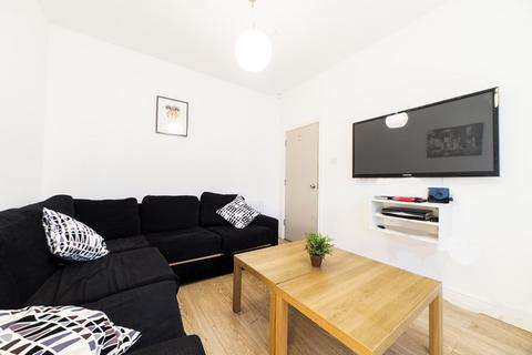 7 bedroom terraced house to rent, Whitby Road    M14