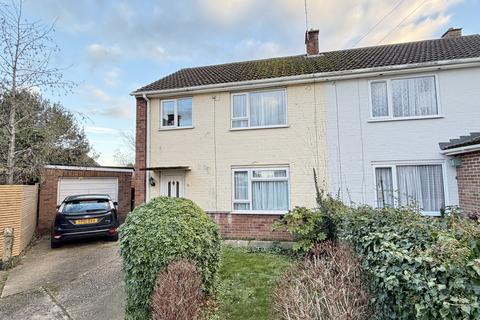 3 bedroom semi-detached house to rent, Fairey Avenue, Godmancester PE29