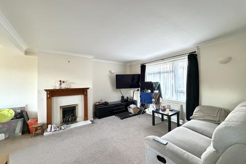 3 bedroom semi-detached house to rent, Fairey Avenue, Godmancester PE29