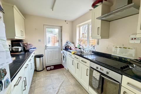 3 bedroom semi-detached house to rent, Fairey Avenue, Godmancester PE29