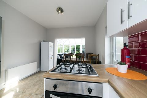 6 bedroom semi-detached house to rent, Wellington Road  M14