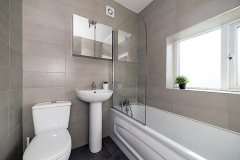 6 bedroom semi-detached house to rent, Wellington Road  M14