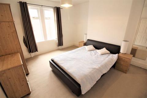 2 bedroom flat to rent, Portland Street, Gateshead NE10