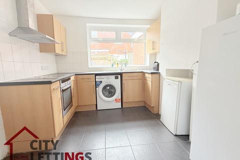 5 bedroom semi-detached house to rent, Lenton Nottingham NG7