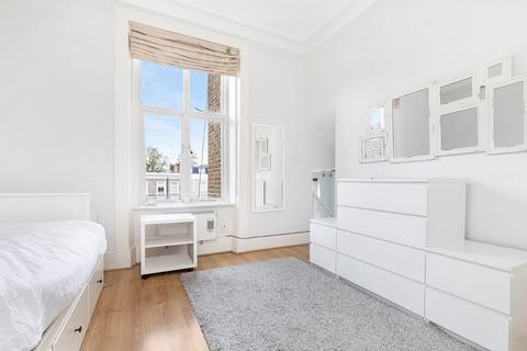 Studio to rent, Finborough Road, SW10