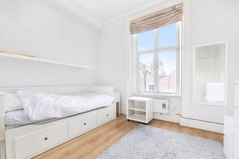 Studio to rent, Finborough Road, SW10