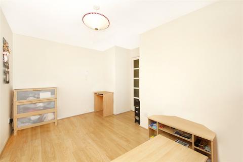 1 bedroom flat to rent, Inwen Court, Grinstead Road, London, SE8