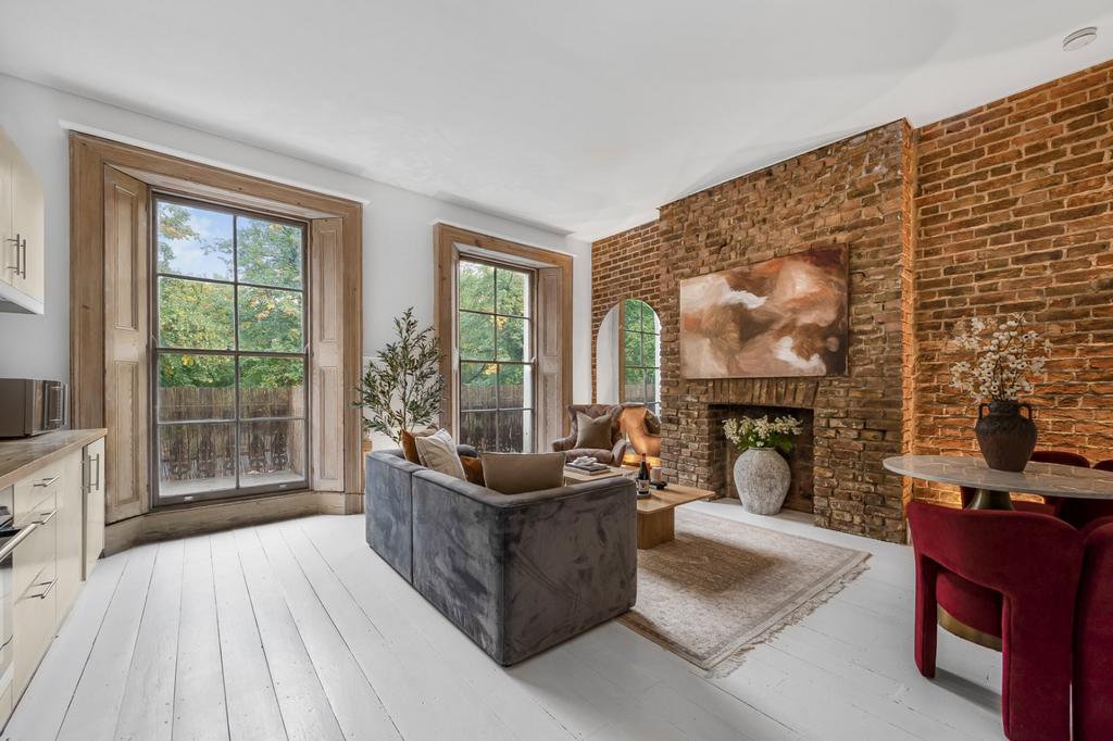 House in London - View 2
