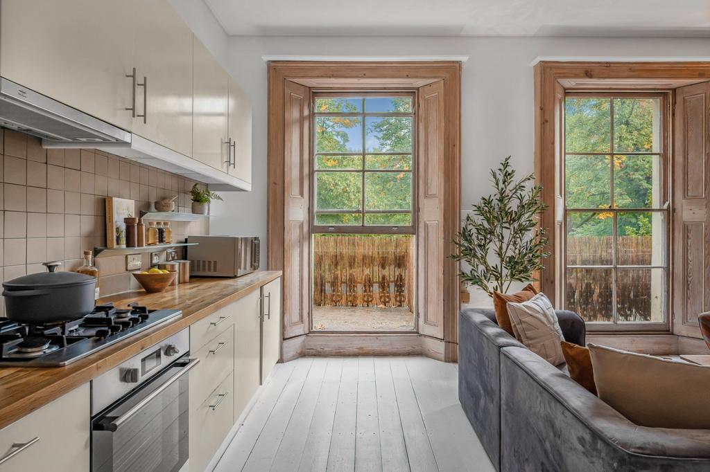 House in London - View 5