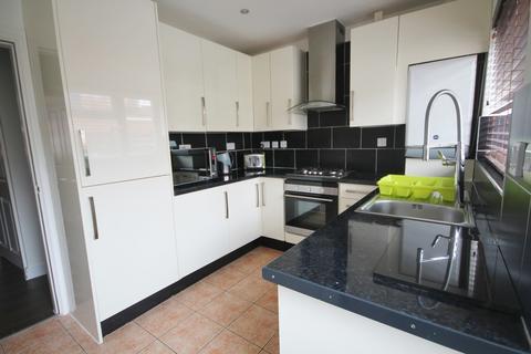 4 bedroom end of terrace house to rent - Clifton Road, Aylestone, Leicester, LE2