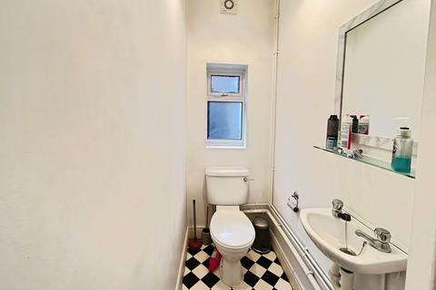 4 bedroom end of terrace house to rent, Stretton Road, West End, Leicester, LE3